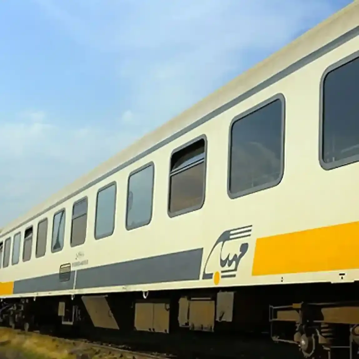 train-mahtab4.webp